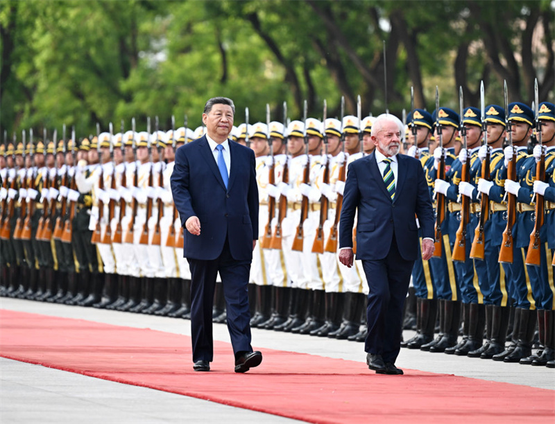 Xi Jinping realiza conversa com o presidente brasileiro