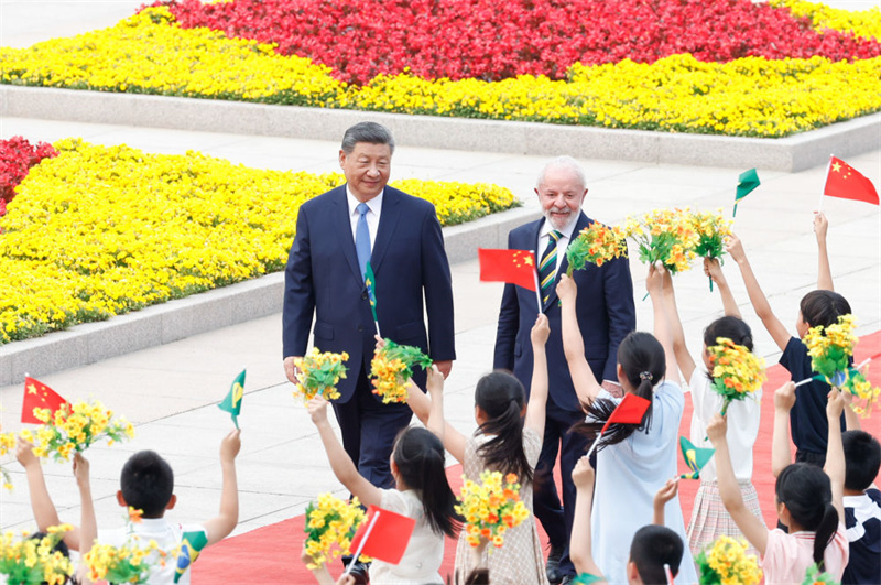 Xi Jinping realiza conversa com o presidente brasileiro