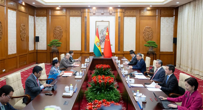 Chanceler chinês reúne-se com homólogos de países da América Latina e do Caribe