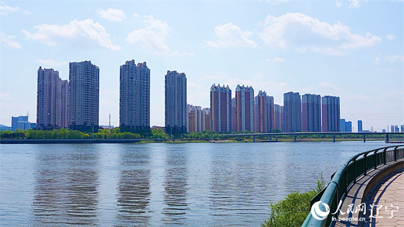 águas cristalinas num corredor verde transformam Jinzhou num paraíso