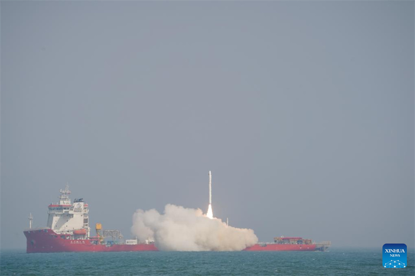 Foguete chinês CERES-1 lan?a novos satélites do mar