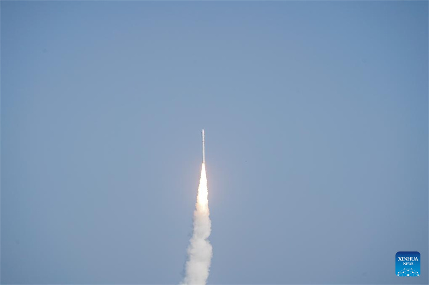 Foguete chinês CERES-1 lan?a novos satélites do mar