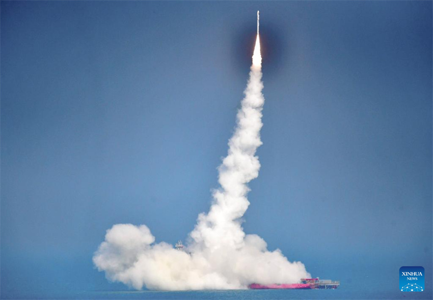 Foguete chinês CERES-1 lan?a novos satélites do mar