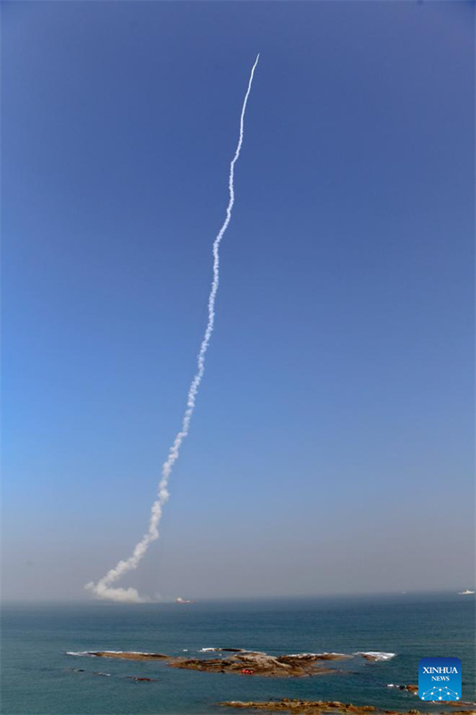 Foguete chinês CERES-1 lan?a novos satélites do mar