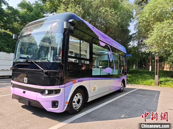 Primeiro lote de ?nibus aut?nomos L4 de 6 metros estreia em Chengdu