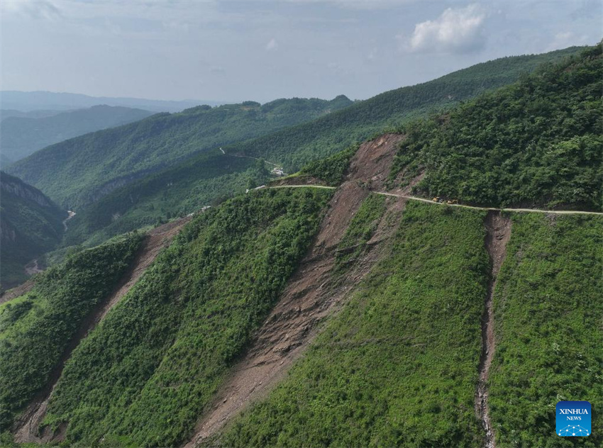 19 pessoas presas em deslizamentos de terra no sudoeste da China