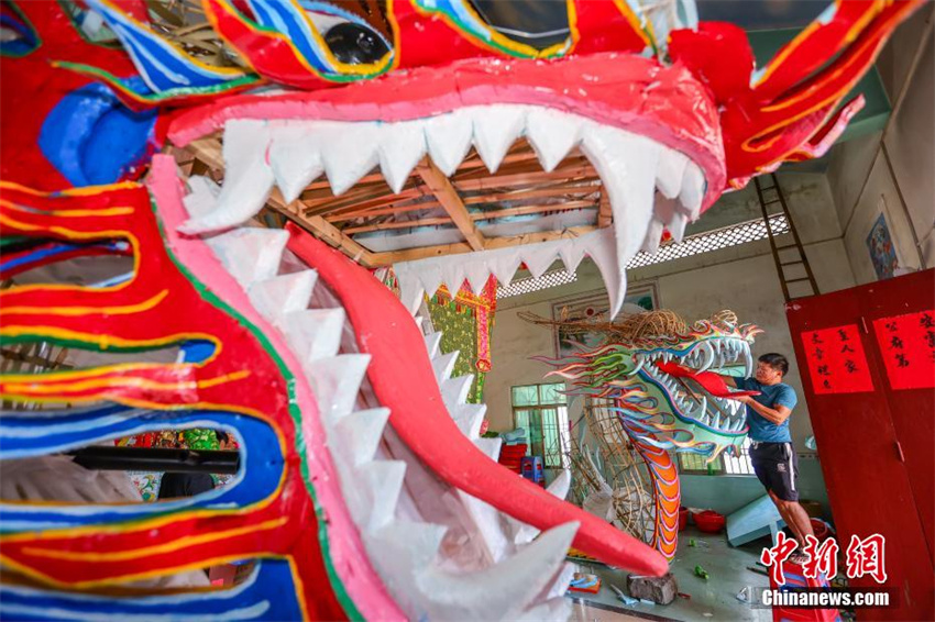 Hainan prepara cabe?as de drag?o para dar boas-vindas ao Festival do Barco-Drag?o