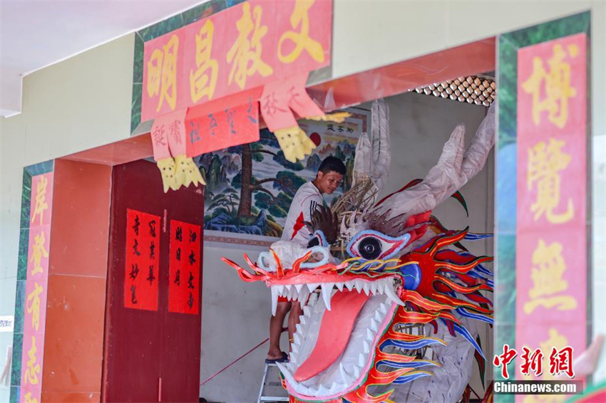 Hainan prepara cabe?as de drag?o para dar boas-vindas ao Festival do Barco-Drag?o