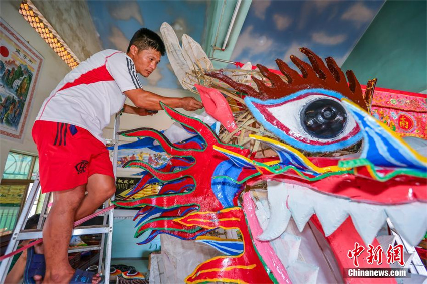 Hainan prepara cabe?as de drag?o para dar boas-vindas ao Festival do Barco-Drag?o