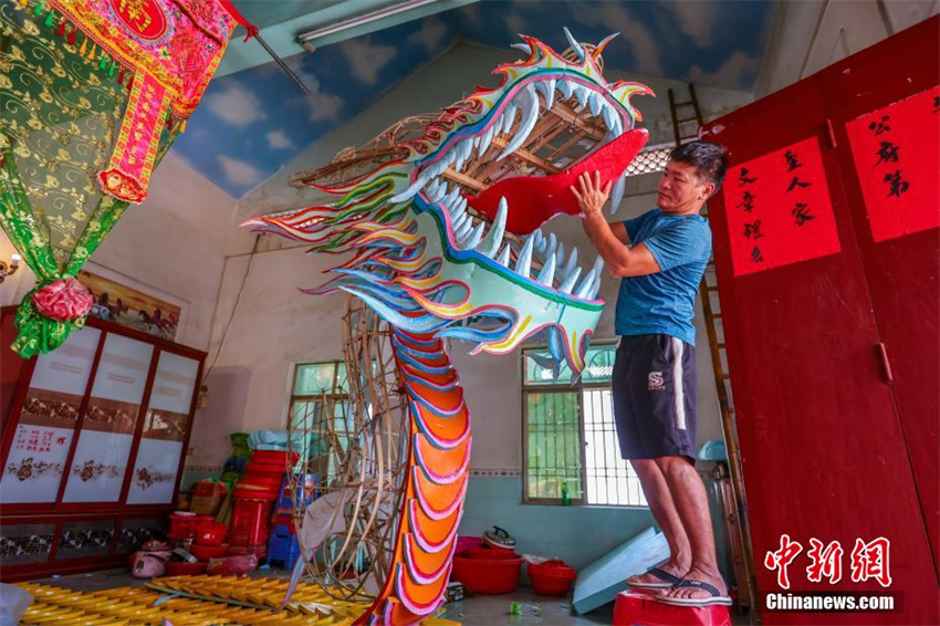 Hainan prepara cabe?as de drag?o para dar boas-vindas ao Festival do Barco-Drag?o