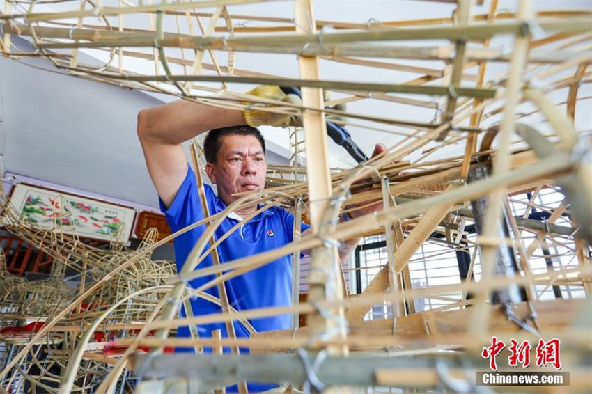 Hainan prepara cabe?as de drag?o para dar boas-vindas ao Festival do Barco-Drag?o