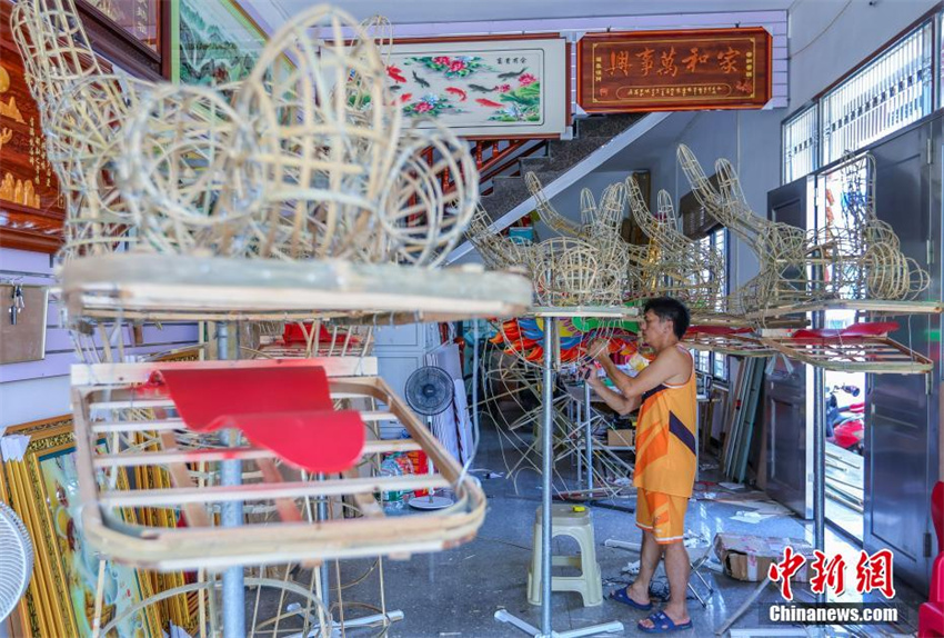 Hainan prepara cabe?as de drag?o para dar boas-vindas ao Festival do Barco-Drag?o