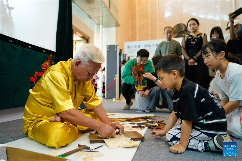 9o Festival Internacional de Patrim?nio Cultural Imaterial é inaugurado em Chengdu
