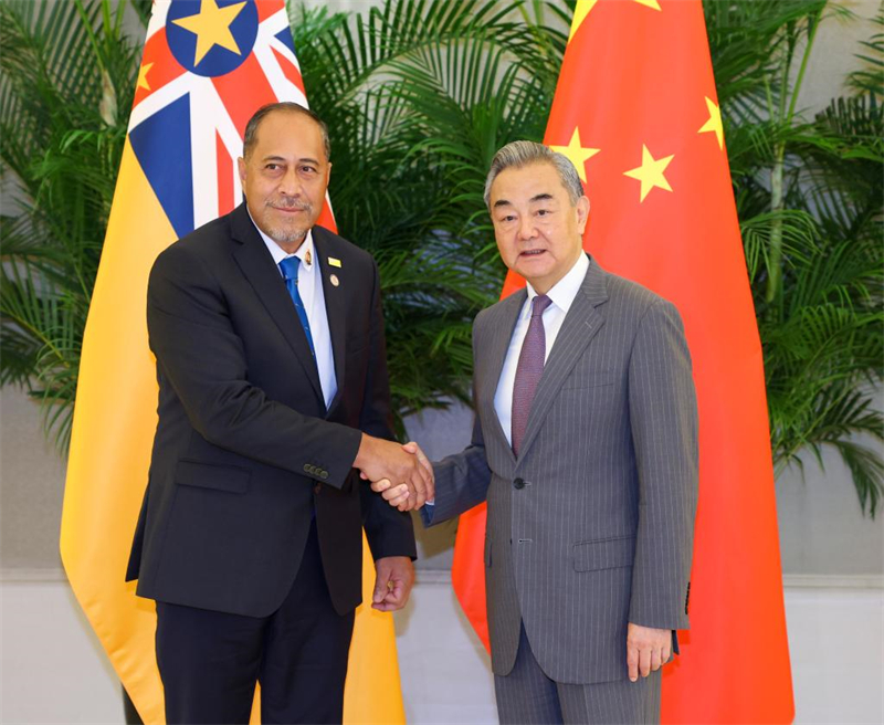 Ministro das Rela??es Exteriores da China se reúne com convidados dos países insulares do Pacífico