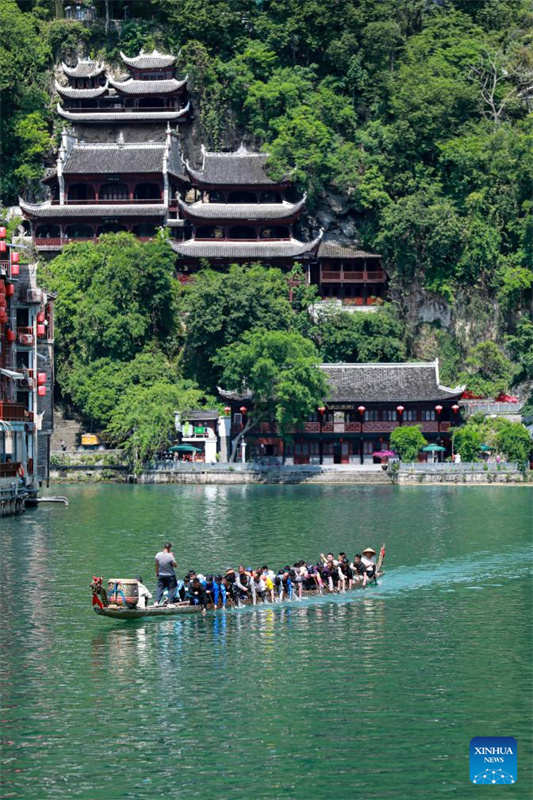 Complexo de Cavernas Qinglong: edifícios antigos em penhasco de Guizhou