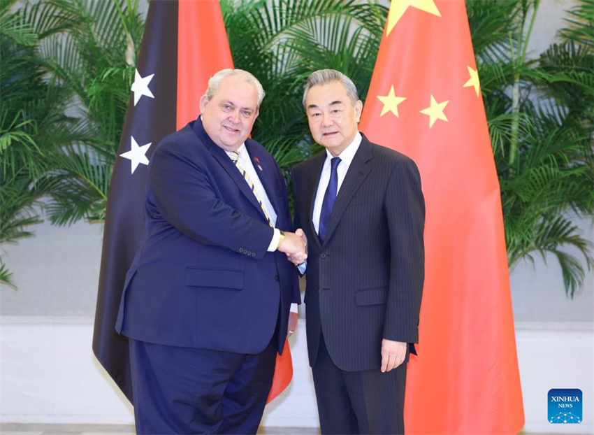 Chanceler chinês reúne-se com homólogos dos países insulares do Pacífico