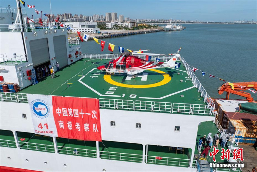 Quebra-gelo de pesquisa chinês Xuelong 2 abre ao público em Haikou