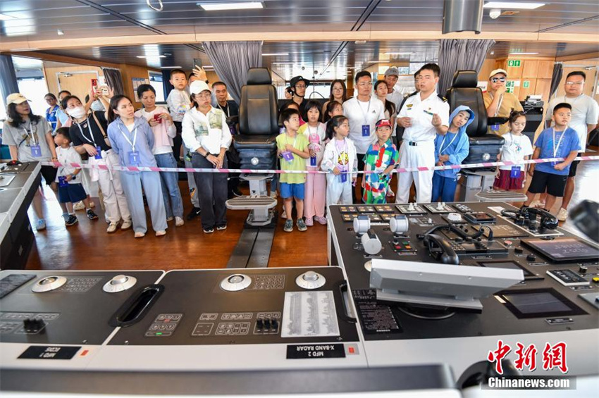 Quebra-gelo de pesquisa chinês Xuelong 2 abre ao público em Haikou