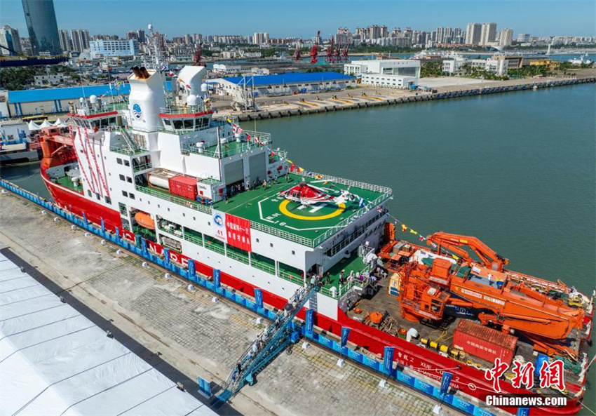 Quebra-gelo de pesquisa chinês Xuelong 2 abre ao público em Haikou