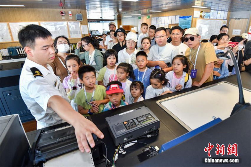 Quebra-gelo de pesquisa chinês Xuelong 2 abre ao público em Haikou