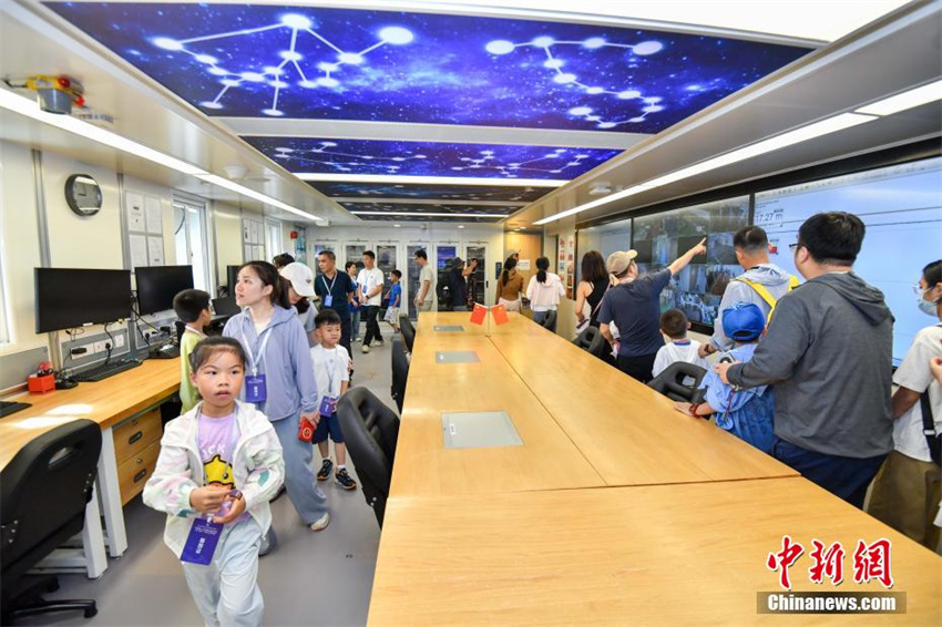 Quebra-gelo de pesquisa chinês Xuelong 2 abre ao público em Haikou