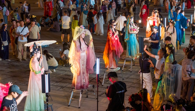 Economia noturna em alta durante feriado em Luoyang