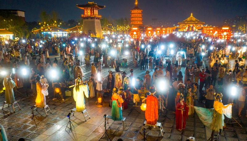 Economia noturna em alta durante feriado em Luoyang