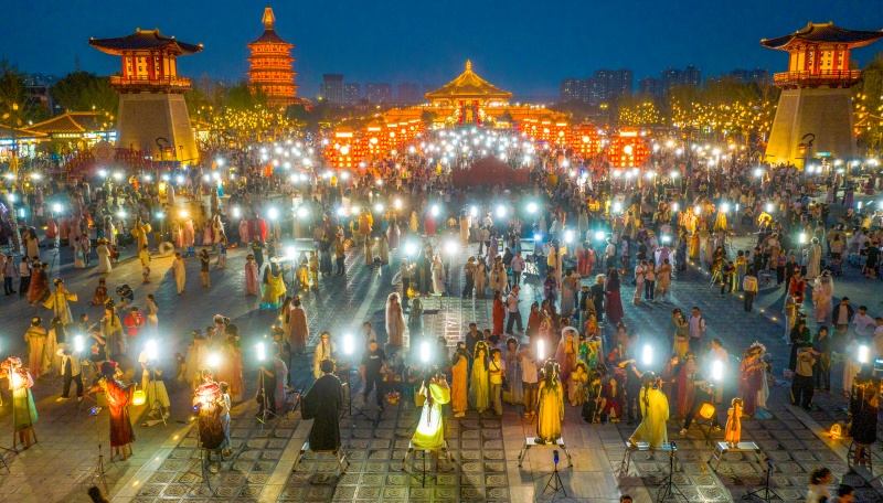 Economia noturna em alta durante feriado em Luoyang