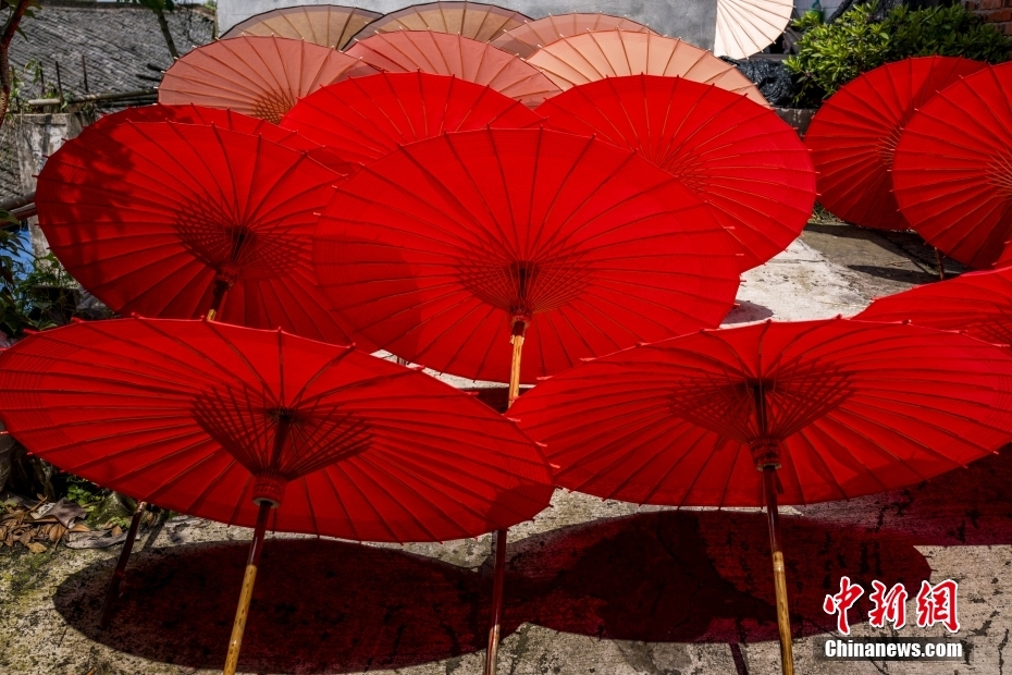 Sombrinhas de Fenshui: tradi??o centenária de arte oriental encanta com elegancia