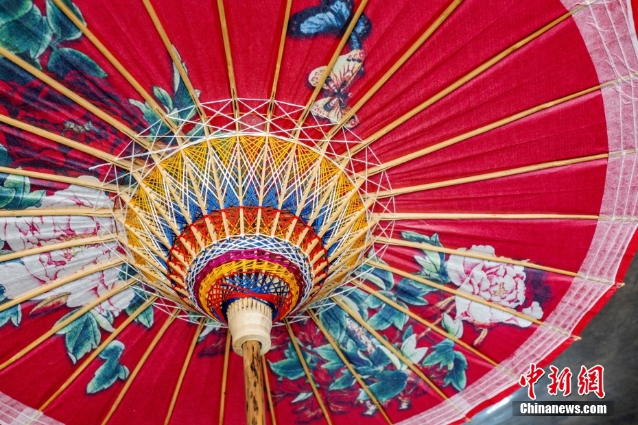 Sombrinhas de Fenshui: tradi??o centenária de arte oriental encanta com elegancia