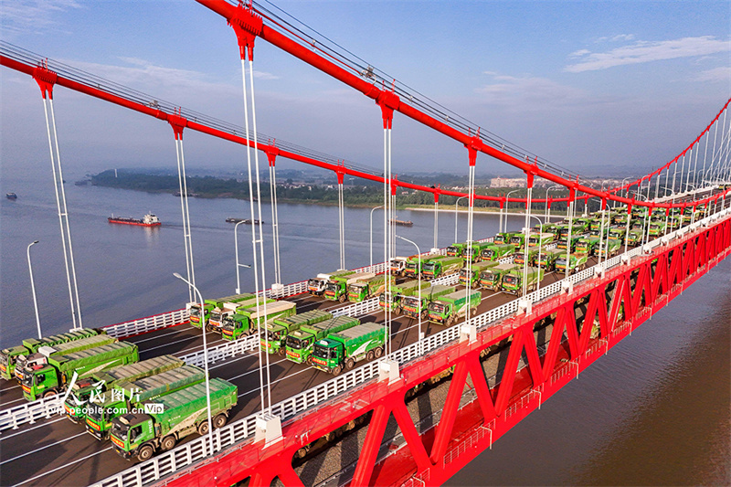 Anhui: Ponte G3 sobre o rio Yangtze realiza teste de carga no v?o principal