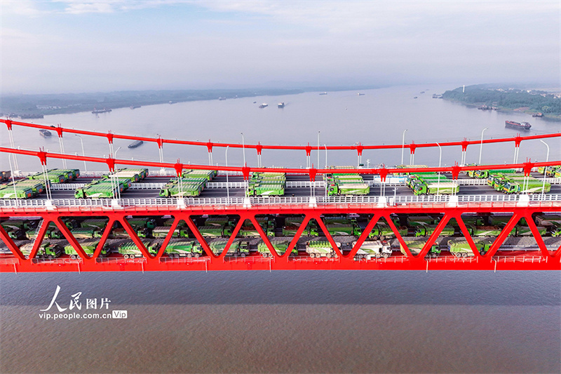 Anhui: Ponte G3 sobre o rio Yangtze realiza teste de carga no v?o principal