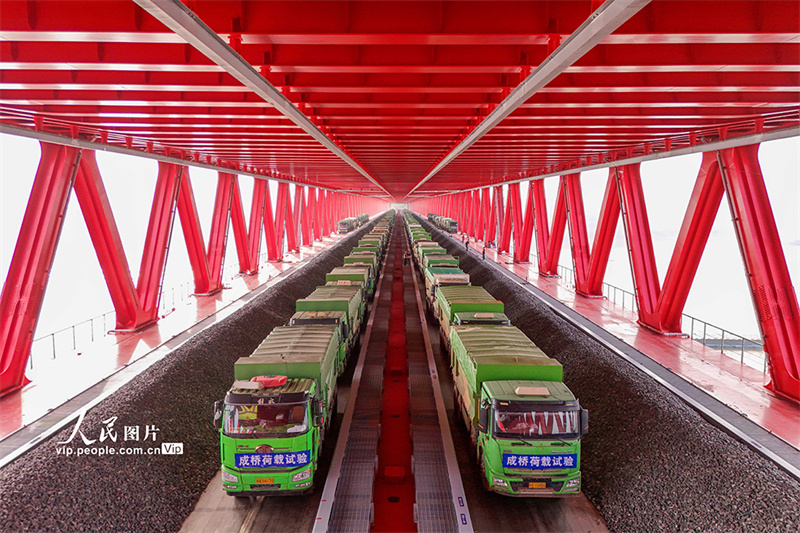 Anhui: Ponte G3 sobre o rio Yangtze realiza teste de carga no v?o principal