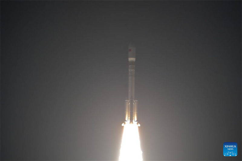 China lan?a grupo de satélites de internet