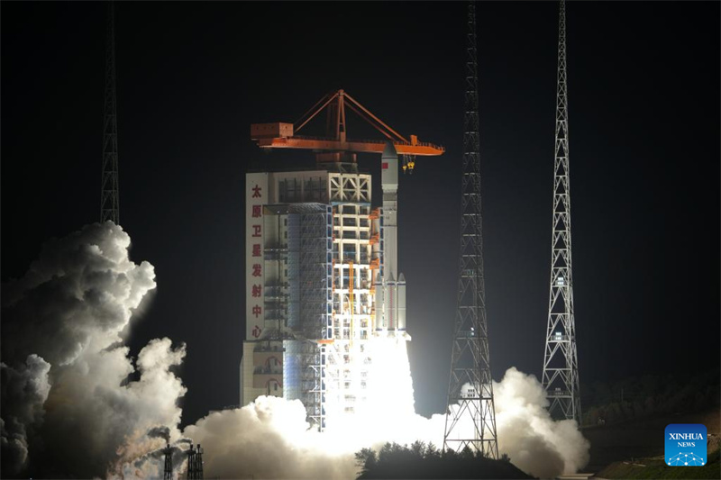 China lan?a grupo de satélites de internet