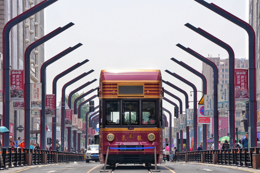 Bonde turístico-cultural movido a hidrogênio estreia em Changchun