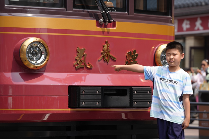 Bonde turístico-cultural movido a hidrogênio estreia em Changchun