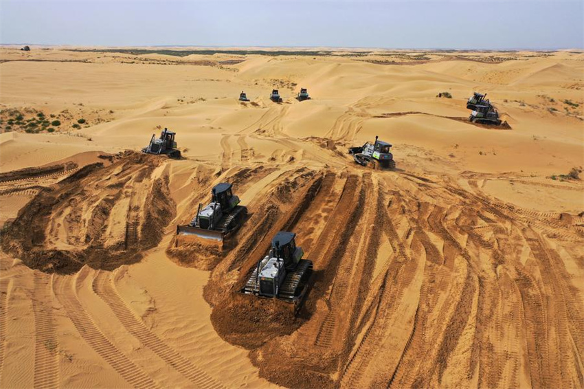 Projetos fotovoltaicos transformam terrenos arenosos em 