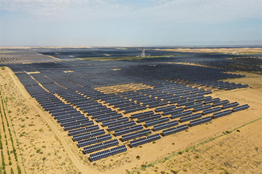 Projetos fotovoltaicos transformam terrenos arenosos em 