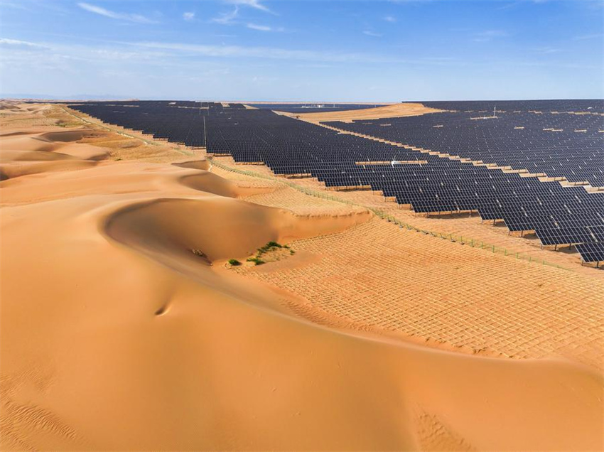 Projetos fotovoltaicos transformam terrenos arenosos em 