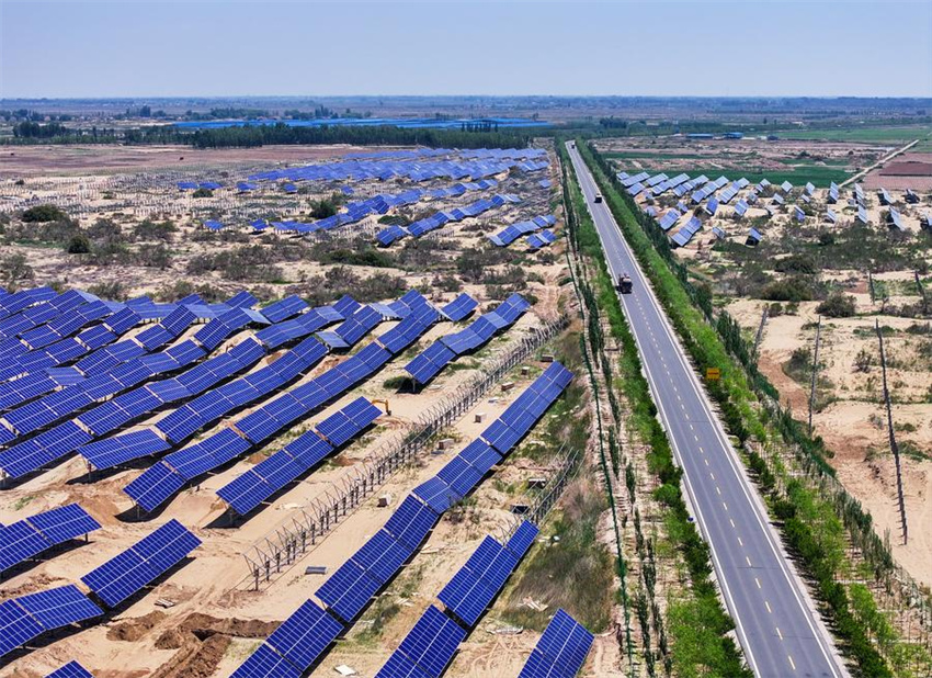 Projetos fotovoltaicos transformam terrenos arenosos em 