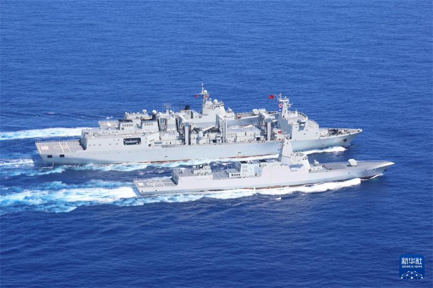 Porta-avi?es da Marinha chinesa realizam treinamento em alto mar