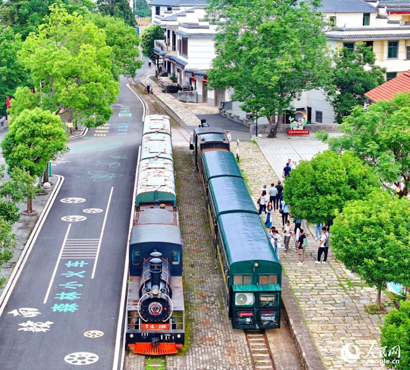 Do transporte florestal ao turismo ecológico: o charme do trenzinho de Jiangxi, leste da China