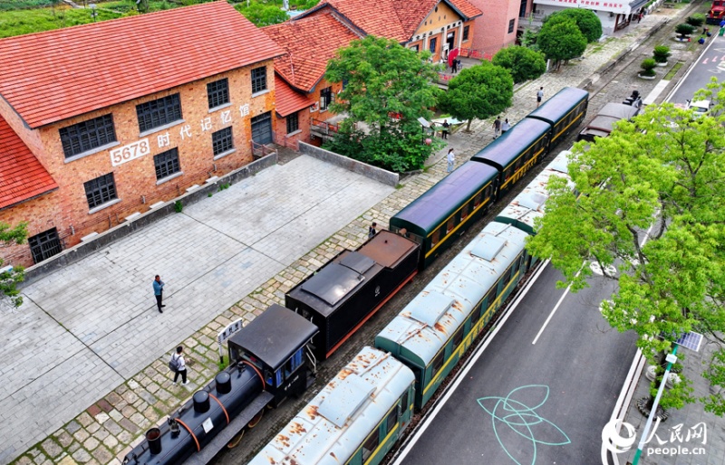 Do transporte florestal ao turismo ecológico: o charme do trenzinho de Jiangxi, leste da China