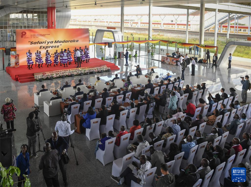 Quênia celebra 8o aniversário da opera??o segura da ferrovia de bitola padr?o