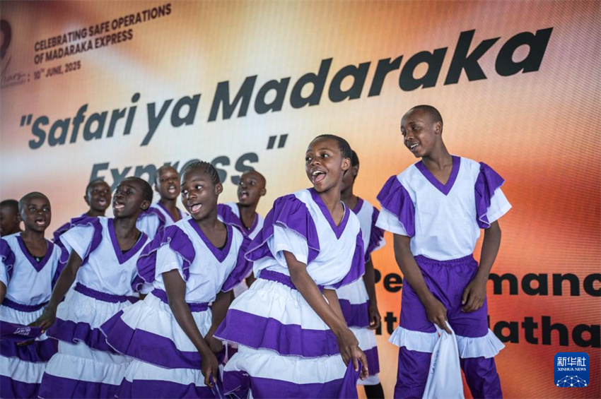 Quênia celebra 8o aniversário da opera??o segura da ferrovia de bitola padr?o