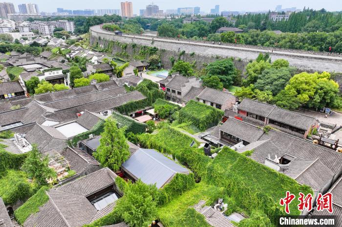 Prédios antigos em Nanjing est?o cobertos de verde