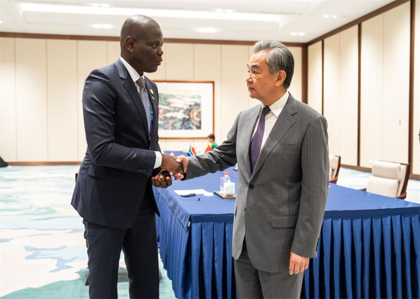 Ministros das Rela??es Exteriores da China e da áfrica prometem la?os mais fortes