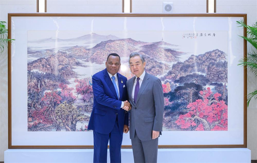 Ministros das Rela??es Exteriores da China e da áfrica prometem la?os mais fortes