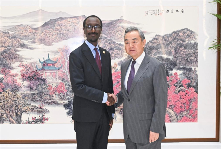 Ministros das Rela??es Exteriores da China e da áfrica prometem la?os mais fortes